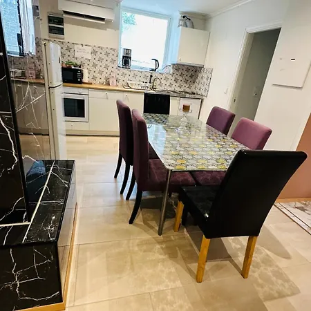 Apartman Three Bedrooms With Free Parking *