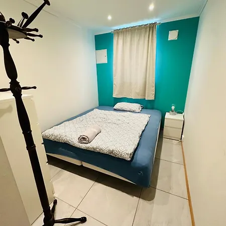 Three Bedrooms With Free Parking *