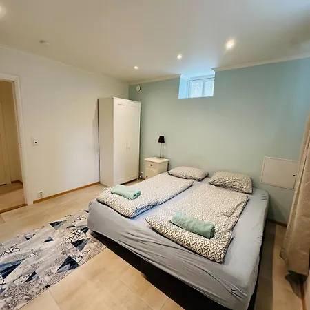 Apartment Three Bedrooms With Free Parking *