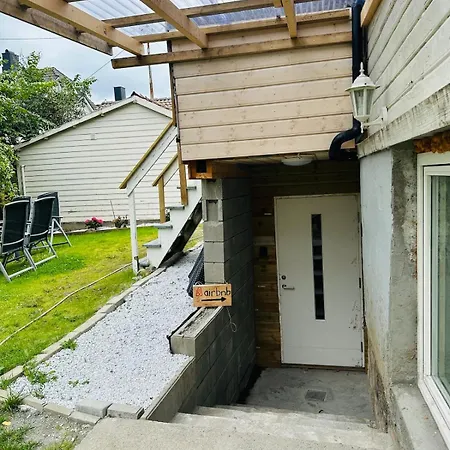Three Bedrooms With Free Parking Apartment *