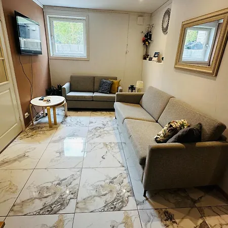 Three Bedrooms With Free Parking